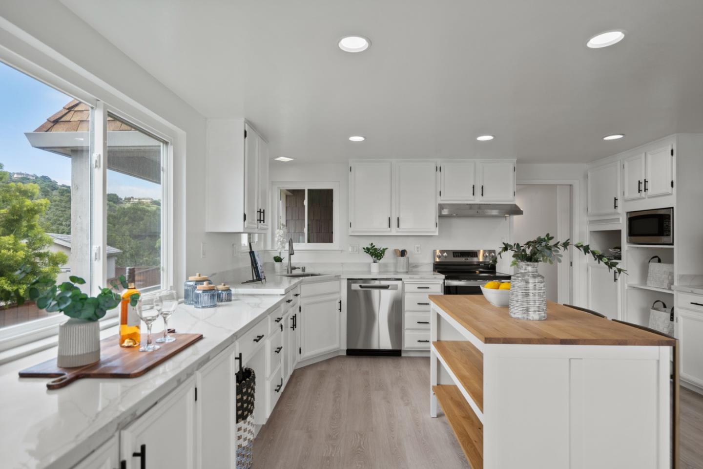 Detail Gallery Image 3 of 50 For 2617 Hastings Dr, Belmont,  CA 94002 - 3 Beds | 2 Baths