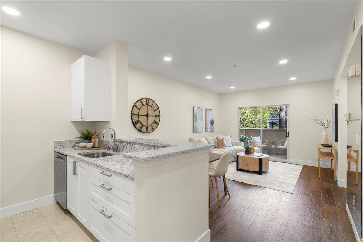Detail Gallery Image 2 of 16 For 2255 Showers Dr #124,  Mountain View,  CA 94040 - 1 Beds | 1 Baths