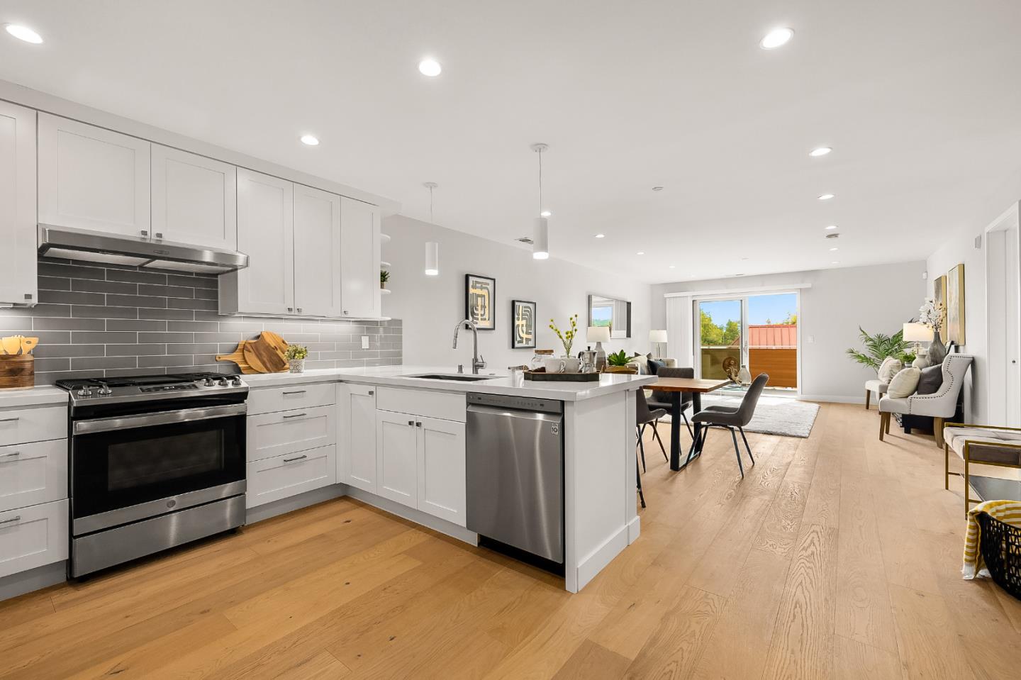 Detail Gallery Image 3 of 19 For 30 Hermosa Ave #202,  Millbrae,  CA 94030 - 2 Beds | 2 Baths