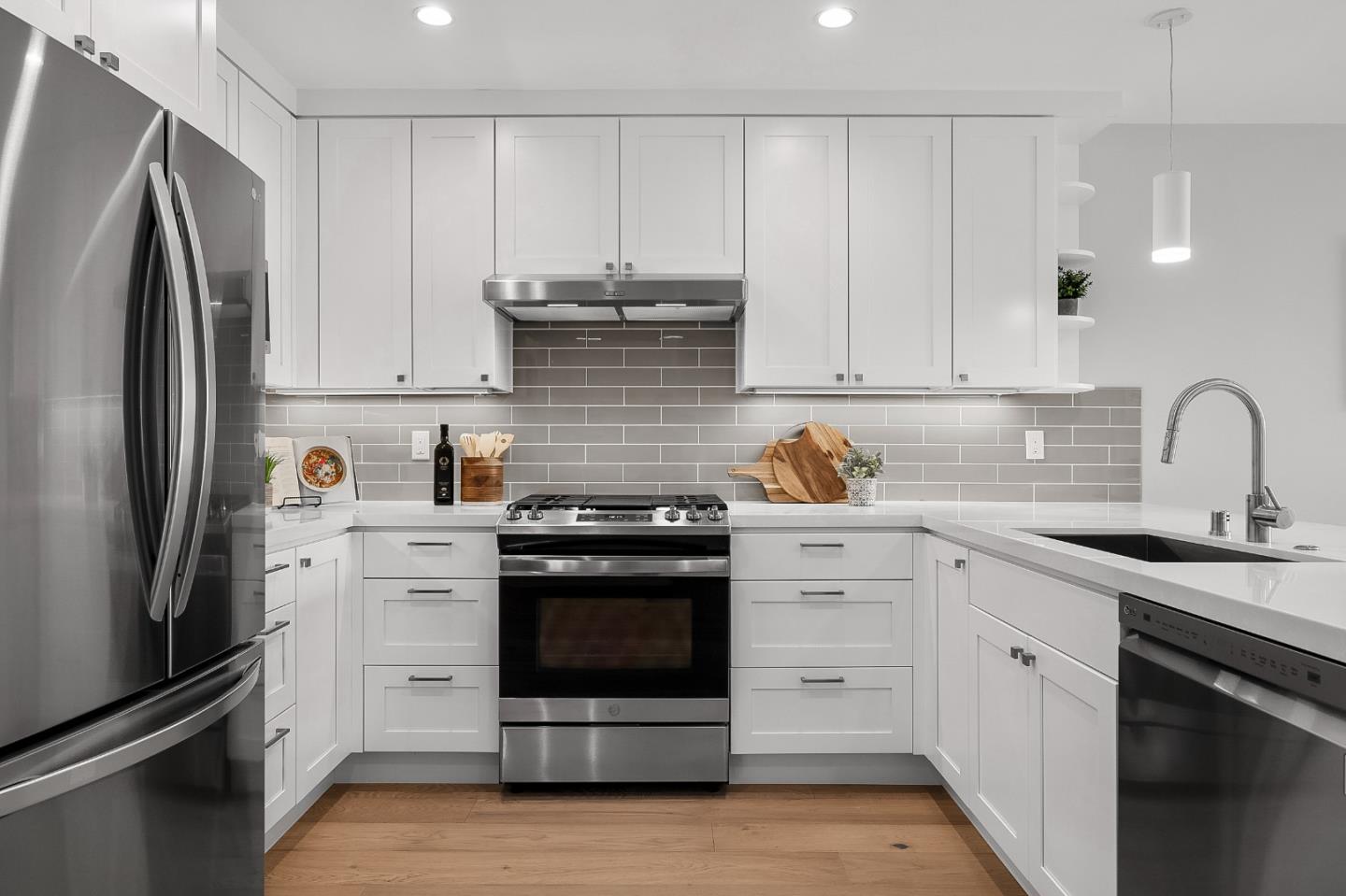 Detail Gallery Image 4 of 19 For 30 Hermosa Ave #202,  Millbrae,  CA 94030 - 2 Beds | 2 Baths
