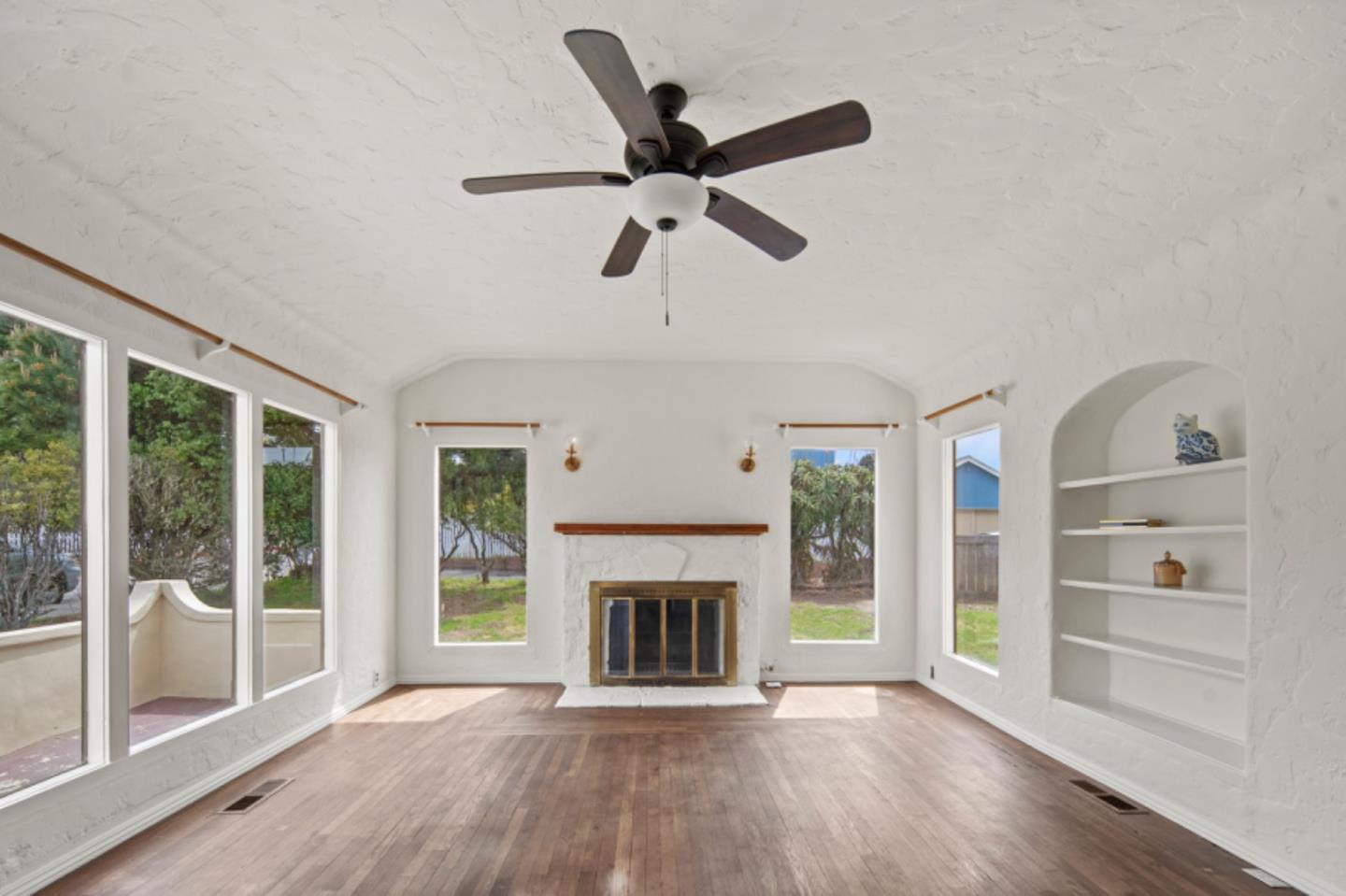 Detail Gallery Image 7 of 32 For 508 4th St, Pacific Grove,  CA 93950 - 2 Beds | 1 Baths