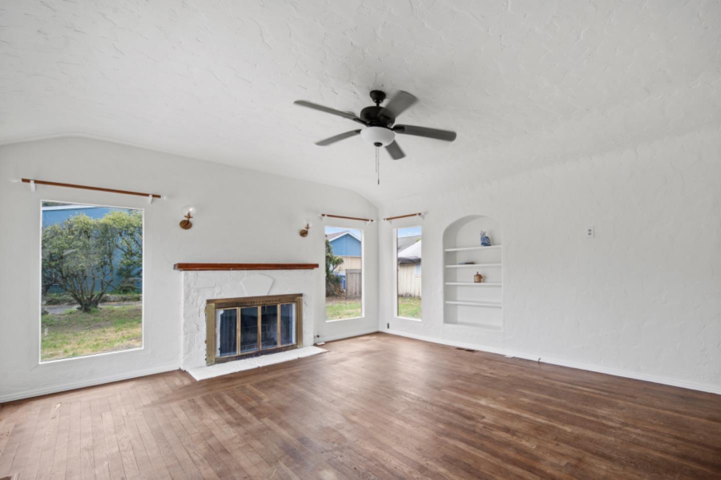 Detail Gallery Image 8 of 32 For 508 4th St, Pacific Grove,  CA 93950 - 2 Beds | 1 Baths