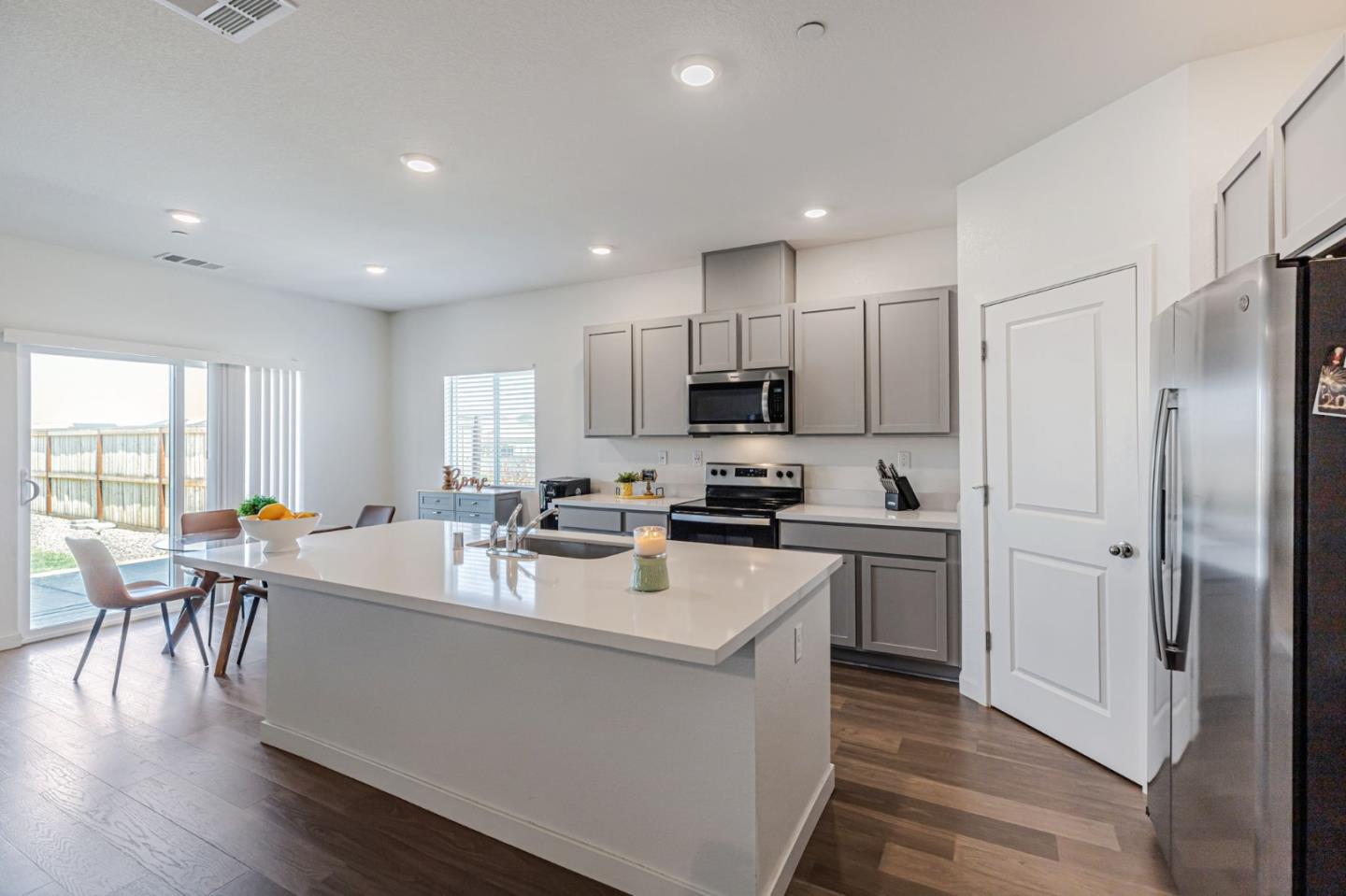 Detail Gallery Image 14 of 30 For 4840 Ambrosia Ct, Roseville,  CA 95747 - 3 Beds | 2 Baths