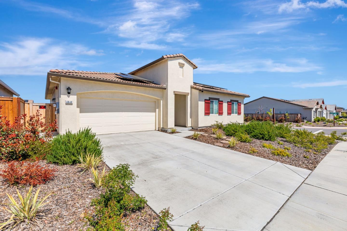 Detail Gallery Image 2 of 30 For 4840 Ambrosia Ct, Roseville,  CA 95747 - 3 Beds | 2 Baths
