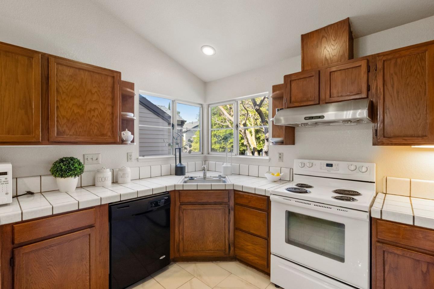 Detail Gallery Image 13 of 36 For 1795 Parkview Green Cir, San Jose,  CA 95131 - 2 Beds | 2 Baths