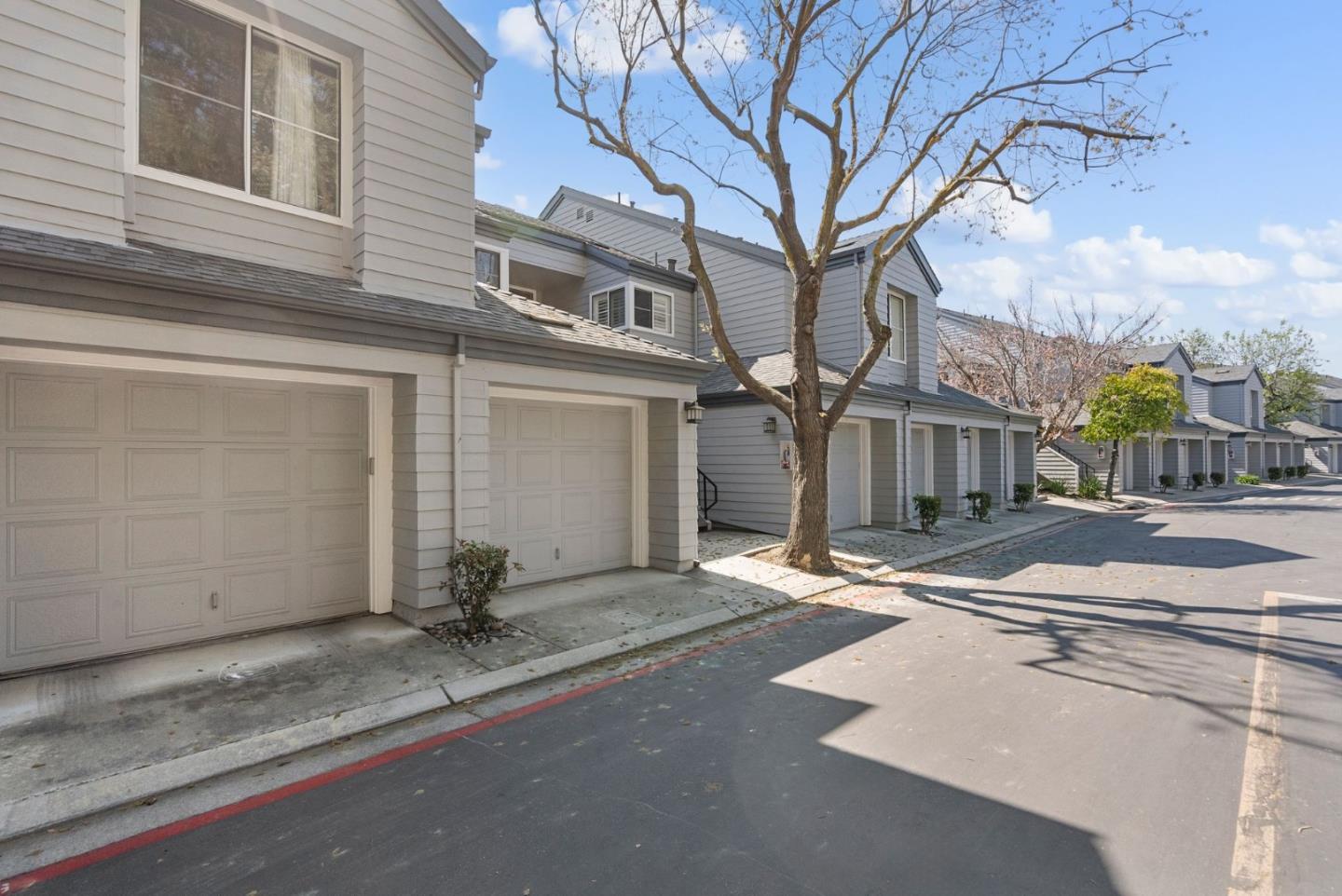 Detail Gallery Image 2 of 36 For 1795 Parkview Green Cir, San Jose,  CA 95131 - 2 Beds | 2 Baths