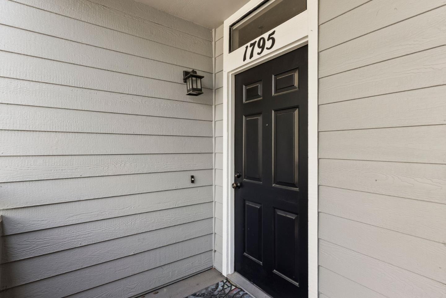 Detail Gallery Image 3 of 36 For 1795 Parkview Green Cir, San Jose,  CA 95131 - 2 Beds | 2 Baths