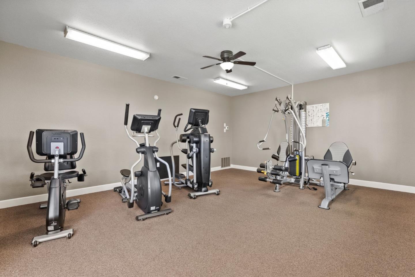 Detail Gallery Image 34 of 36 For 1795 Parkview Green Cir, San Jose,  CA 95131 - 2 Beds | 2 Baths