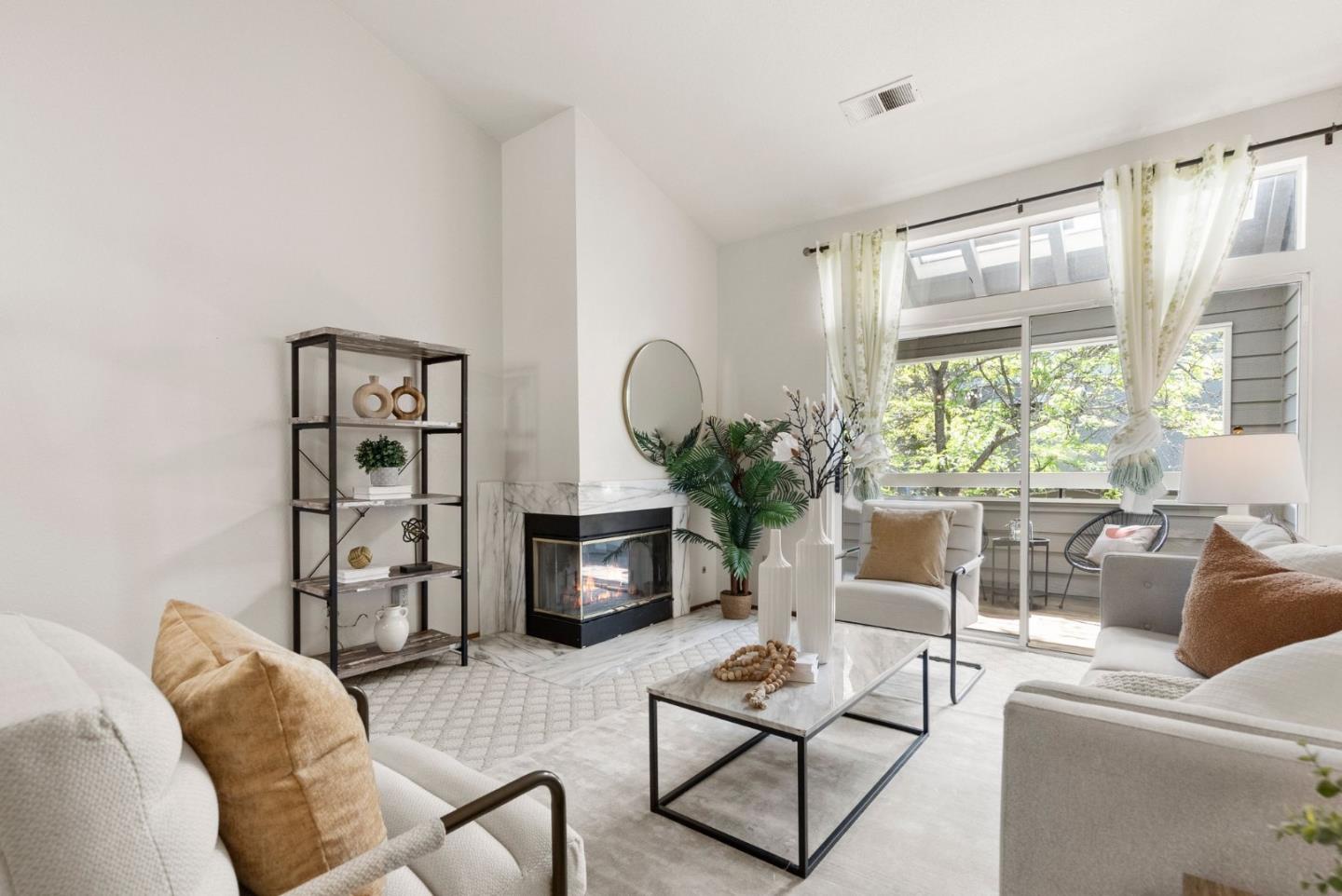 Detail Gallery Image 4 of 36 For 1795 Parkview Green Cir, San Jose,  CA 95131 - 2 Beds | 2 Baths