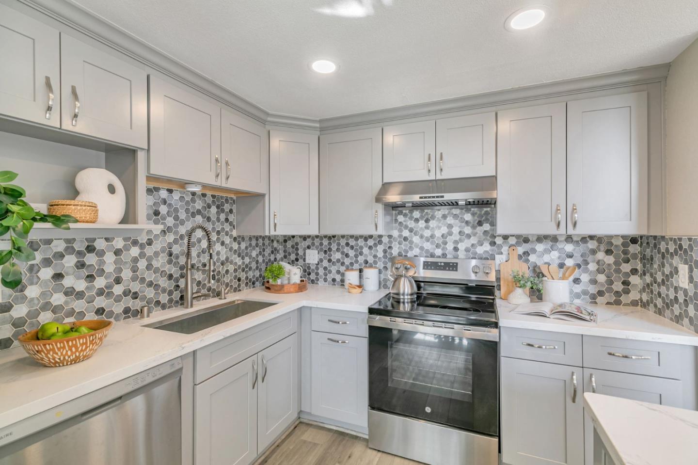 Detail Gallery Image 16 of 54 For 25 Terfidia Ln, Milpitas,  CA 95035 - 3 Beds | 2/1 Baths