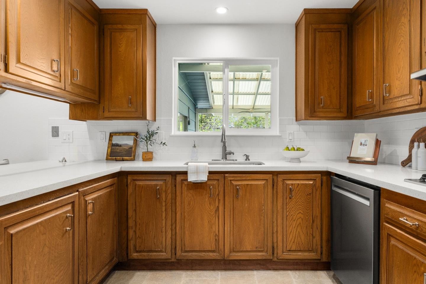 Detail Gallery Image 6 of 25 For 3782 Vienna Dr, Aptos,  CA 95003 - 6 Beds | 2/1 Baths