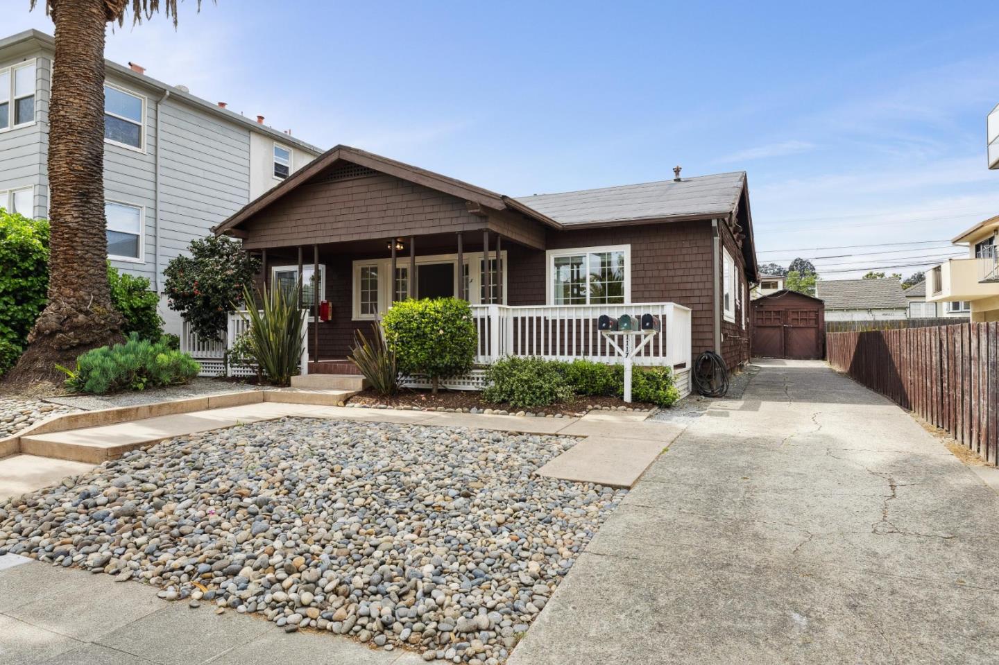 Detail Gallery Image 1 of 43 For 1117 Chula Vista Ave, Burlingame,  CA 94010 - 2 Beds | 2 Baths
