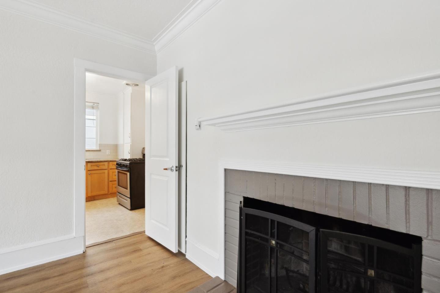 Detail Gallery Image 10 of 43 For 1117 Chula Vista Ave, Burlingame,  CA 94010 - 2 Beds | 2 Baths