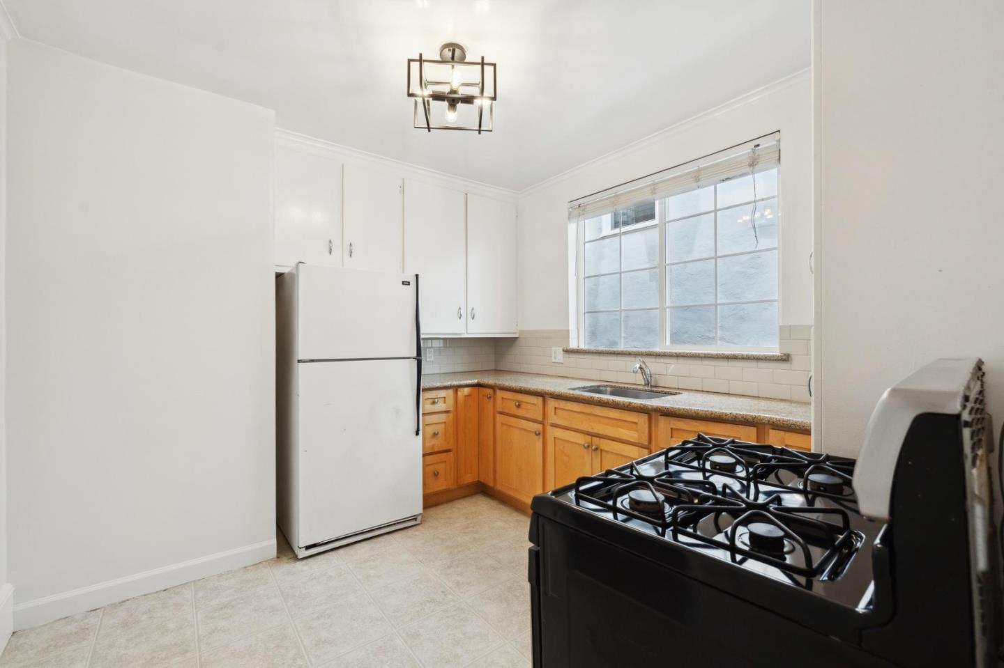 Detail Gallery Image 11 of 43 For 1117 Chula Vista Ave, Burlingame,  CA 94010 - 2 Beds | 2 Baths