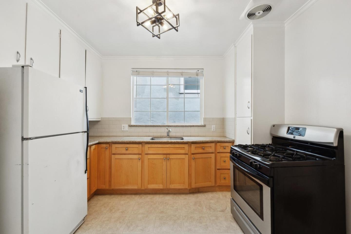 Detail Gallery Image 12 of 43 For 1117 Chula Vista Ave, Burlingame,  CA 94010 - 2 Beds | 2 Baths