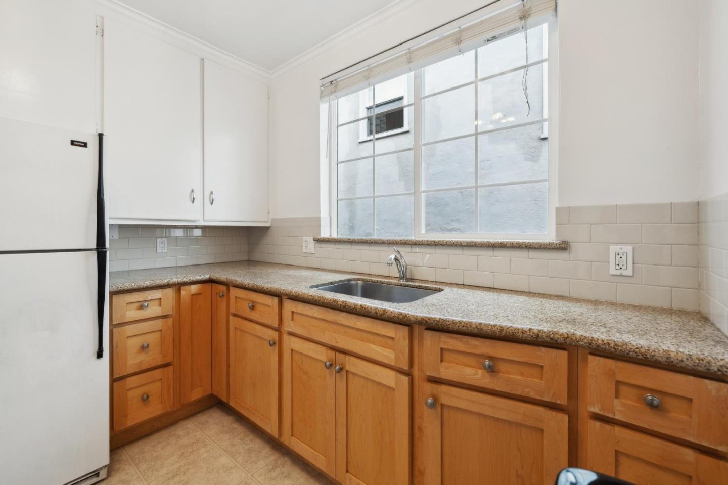 Detail Gallery Image 13 of 43 For 1117 Chula Vista Ave, Burlingame,  CA 94010 - 2 Beds | 2 Baths