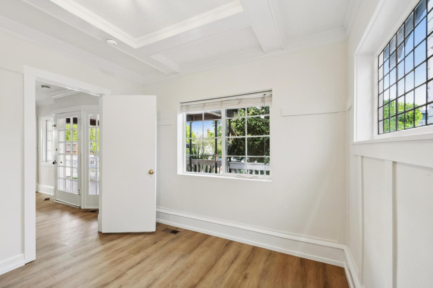 Detail Gallery Image 16 of 43 For 1117 Chula Vista Ave, Burlingame,  CA 94010 - 2 Beds | 2 Baths