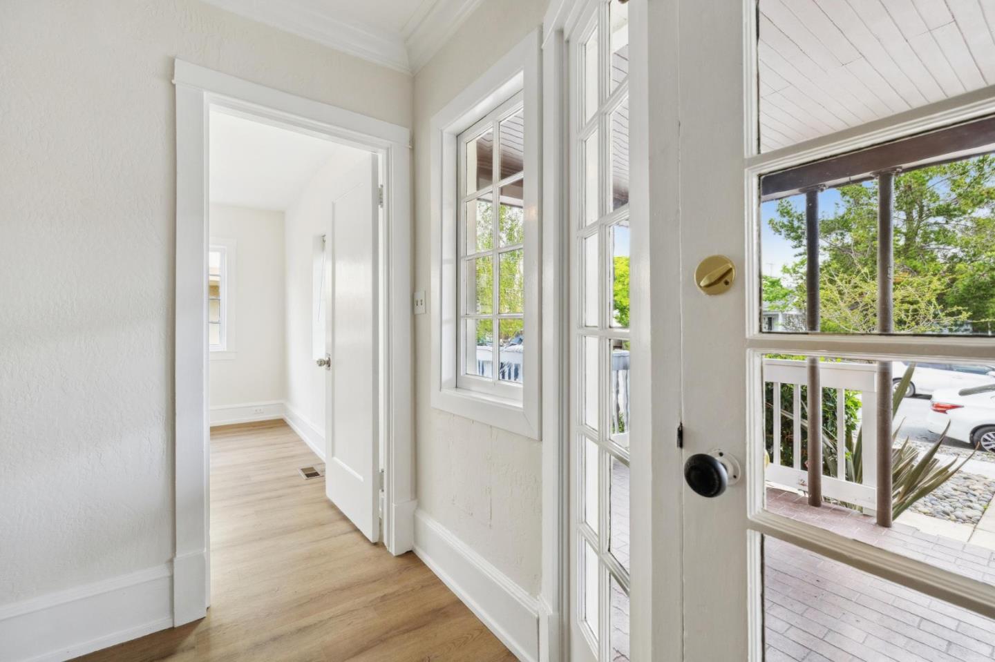 Detail Gallery Image 18 of 43 For 1117 Chula Vista Ave, Burlingame,  CA 94010 - 2 Beds | 2 Baths