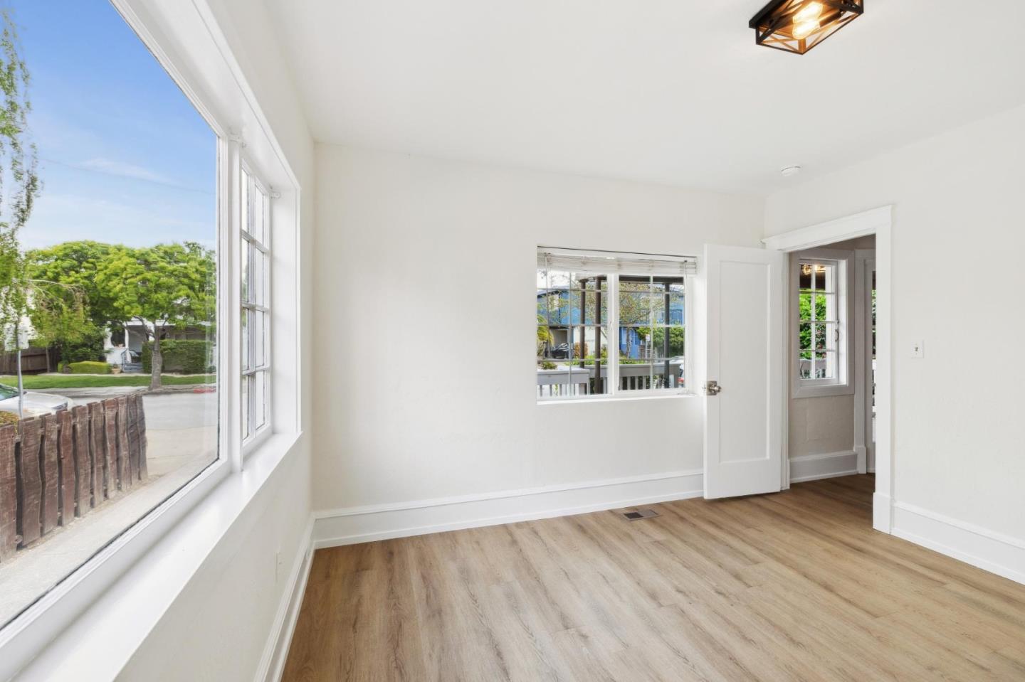 Detail Gallery Image 19 of 43 For 1117 Chula Vista Ave, Burlingame,  CA 94010 - 2 Beds | 2 Baths
