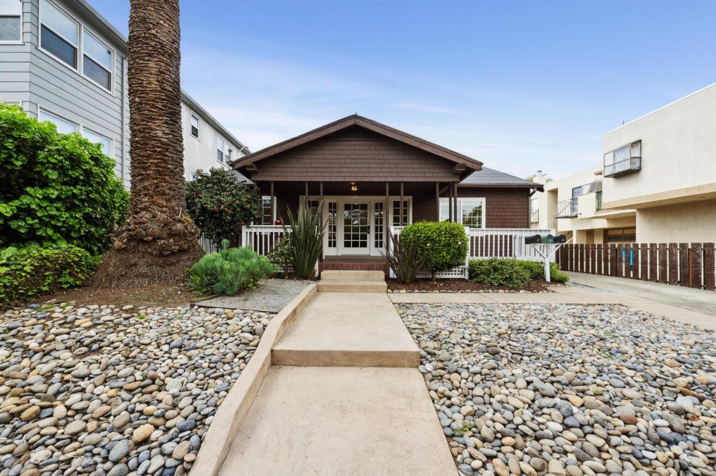 Detail Gallery Image 2 of 43 For 1117 Chula Vista Ave, Burlingame,  CA 94010 - 2 Beds | 2 Baths