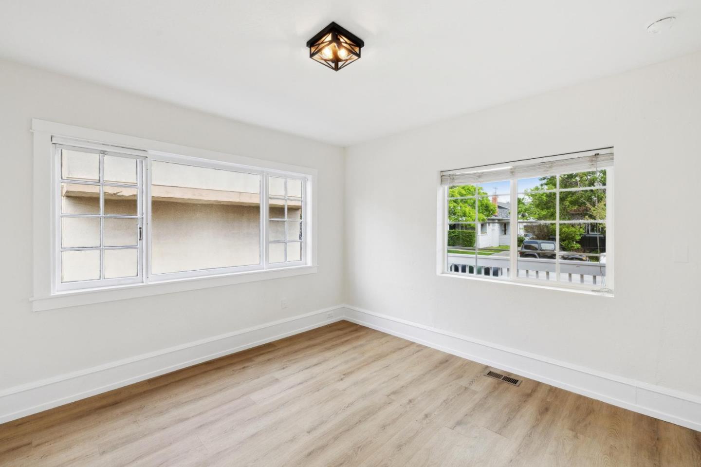 Detail Gallery Image 20 of 43 For 1117 Chula Vista Ave, Burlingame,  CA 94010 - 2 Beds | 2 Baths