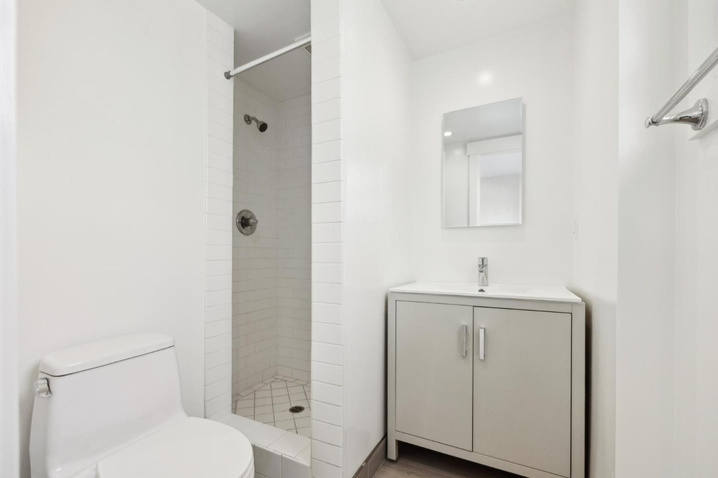 Detail Gallery Image 22 of 43 For 1117 Chula Vista Ave, Burlingame,  CA 94010 - 2 Beds | 2 Baths