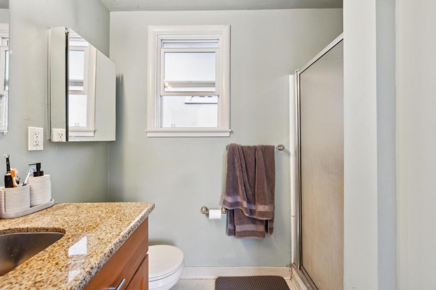 Detail Gallery Image 30 of 43 For 1117 Chula Vista Ave, Burlingame,  CA 94010 - 2 Beds | 2 Baths