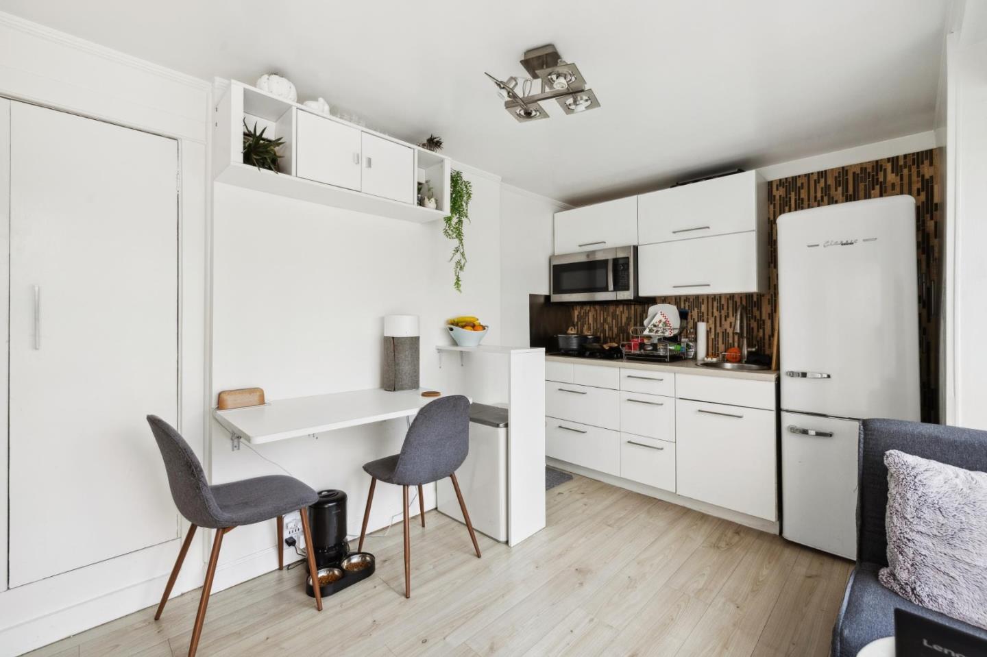 Detail Gallery Image 33 of 43 For 1117 Chula Vista Ave, Burlingame,  CA 94010 - 2 Beds | 2 Baths