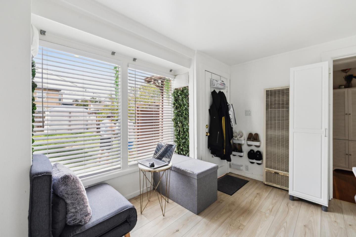 Detail Gallery Image 35 of 43 For 1117 Chula Vista Ave, Burlingame,  CA 94010 - 2 Beds | 2 Baths