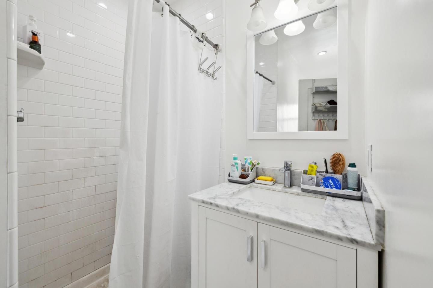 Detail Gallery Image 37 of 43 For 1117 Chula Vista Ave, Burlingame,  CA 94010 - 2 Beds | 2 Baths