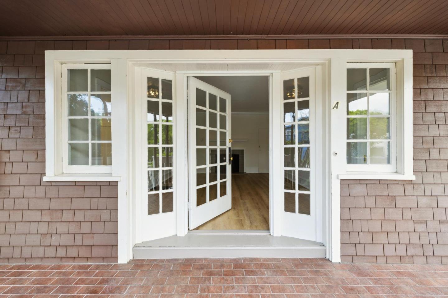 Detail Gallery Image 6 of 43 For 1117 Chula Vista Ave, Burlingame,  CA 94010 - 2 Beds | 2 Baths