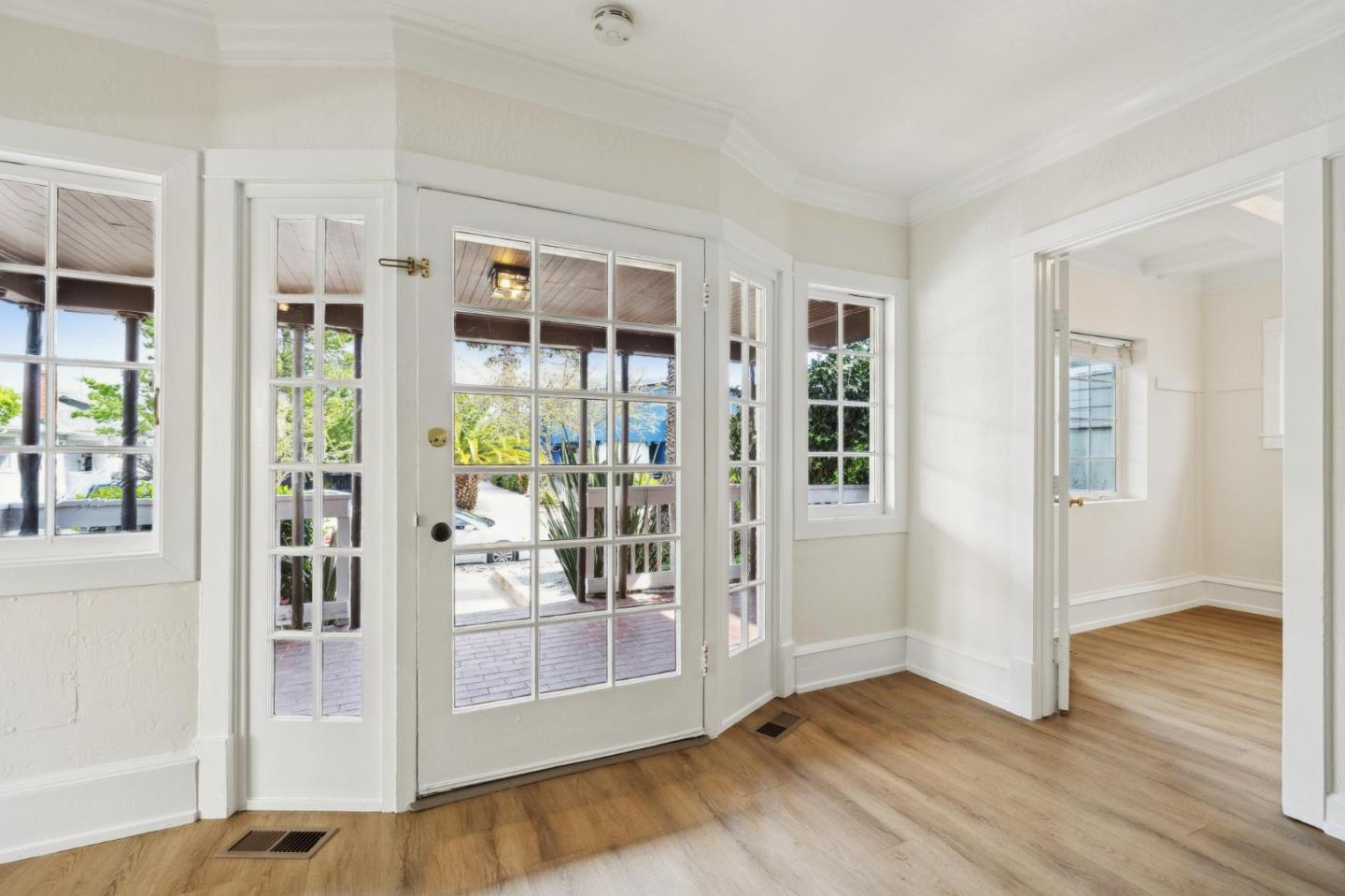 Detail Gallery Image 7 of 43 For 1117 Chula Vista Ave, Burlingame,  CA 94010 - 2 Beds | 2 Baths