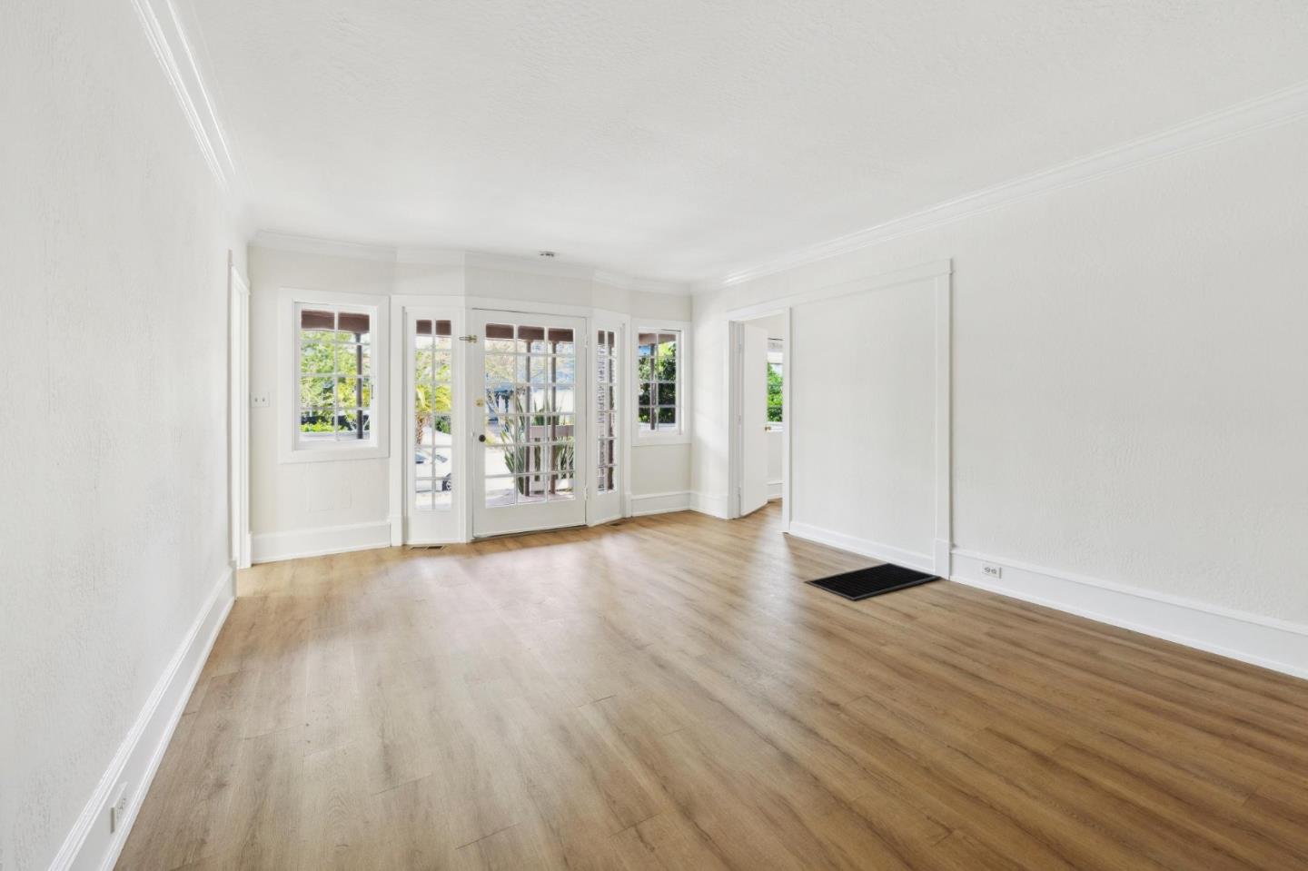 Detail Gallery Image 9 of 43 For 1117 Chula Vista Ave, Burlingame,  CA 94010 - 2 Beds | 2 Baths