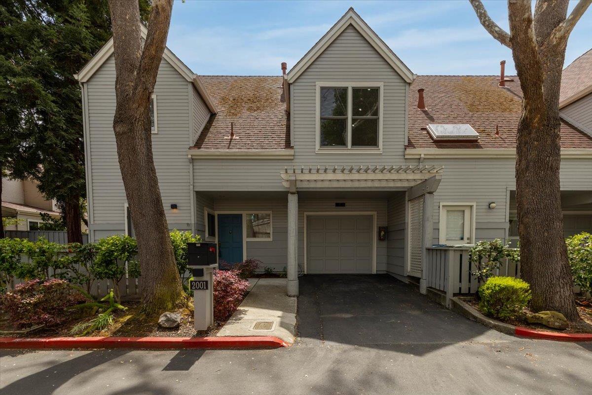 Detail Gallery Image 2 of 27 For 2001 Saint Emilion Way, Mountain View,  CA 94043 - 3 Beds | 2/1 Baths