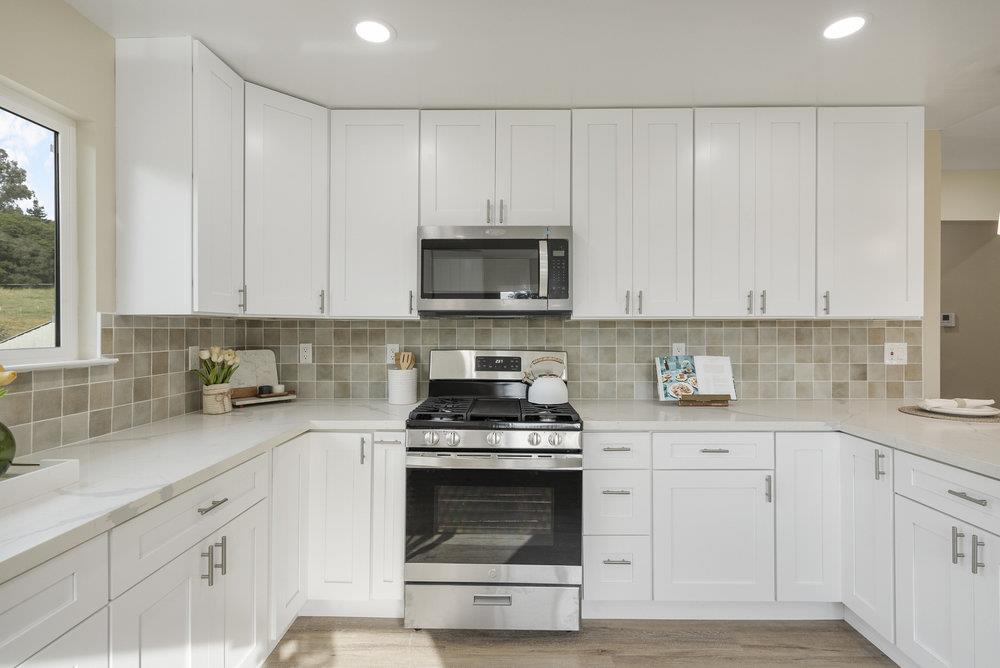 Detail Gallery Image 15 of 61 For 92 Hambey Ln, Royal Oaks,  CA 95076 - 4 Beds | 2 Baths