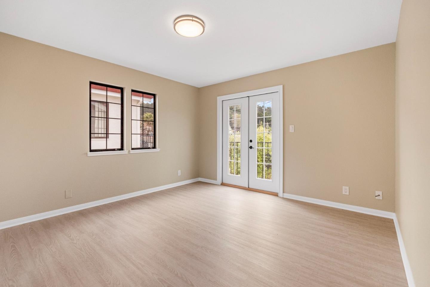 Detail Gallery Image 13 of 30 For 225 Moana Pl, Pacifica,  CA 94044 - 7 Beds | 3/2 Baths