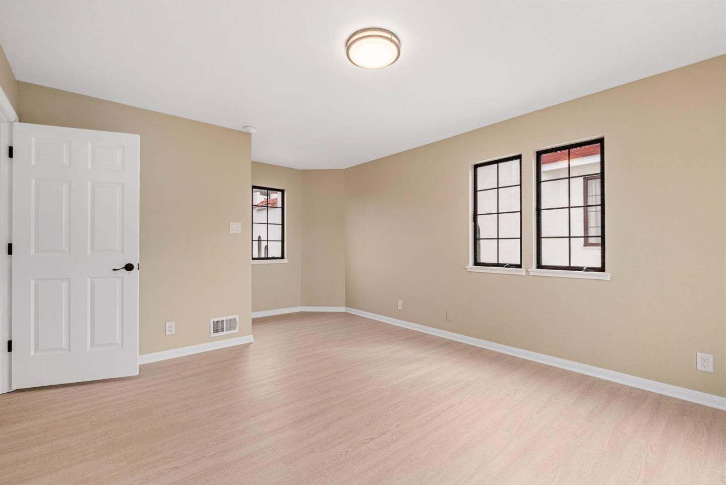 Detail Gallery Image 15 of 30 For 225 Moana Pl, Pacifica,  CA 94044 - 7 Beds | 3/2 Baths