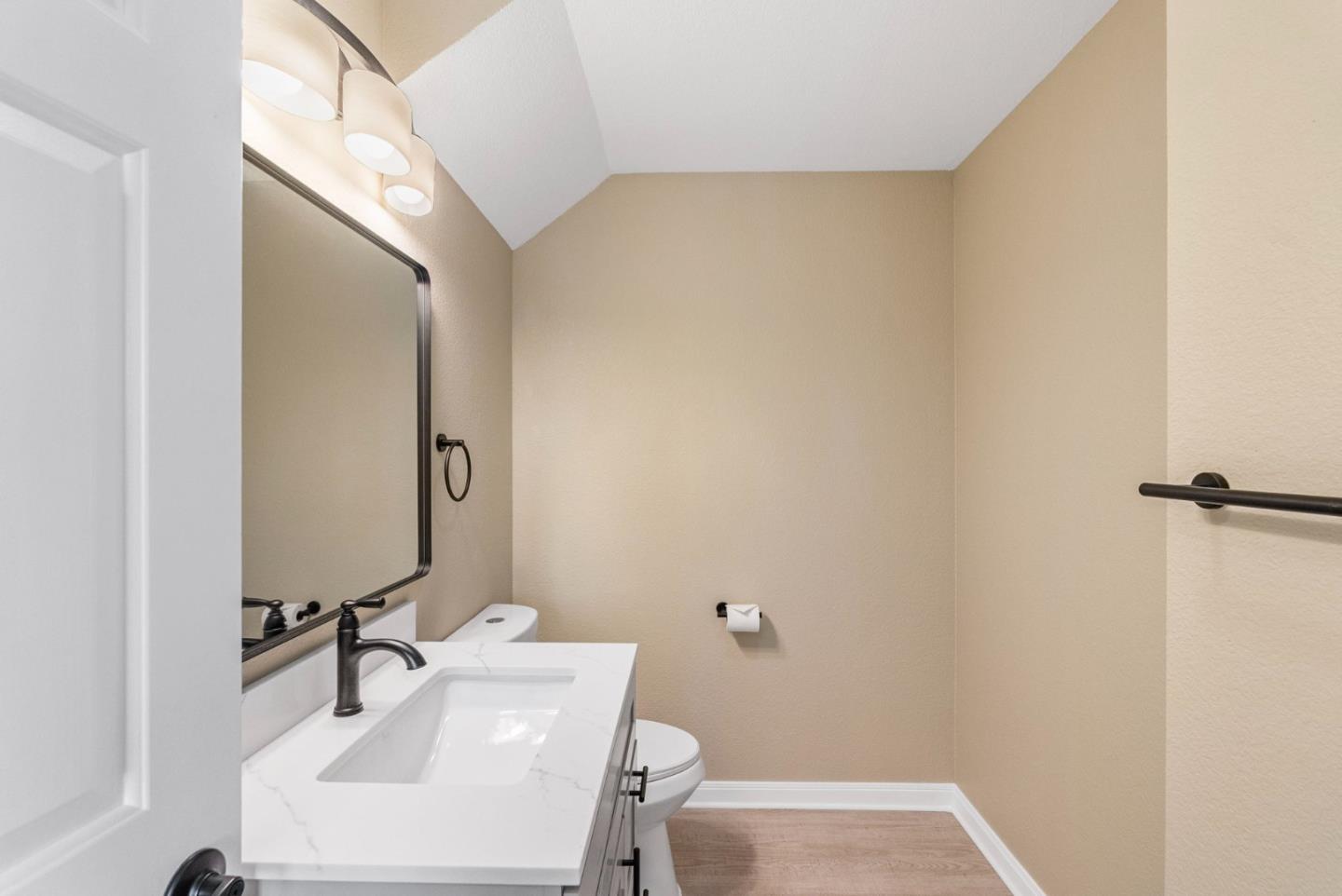 Detail Gallery Image 16 of 30 For 225 Moana Pl, Pacifica,  CA 94044 - 7 Beds | 3/2 Baths