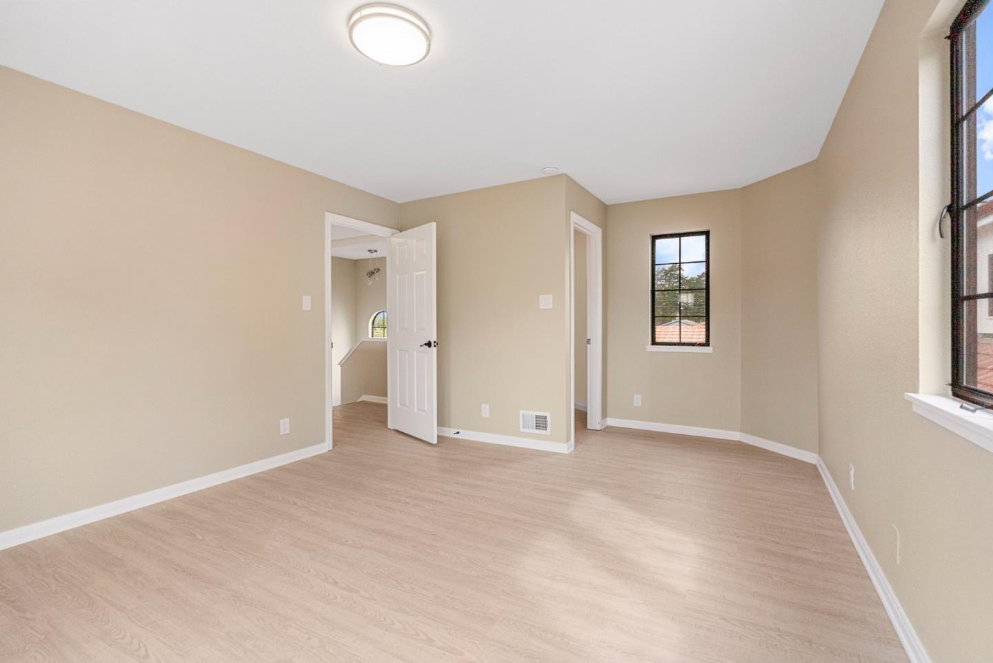 Detail Gallery Image 17 of 30 For 225 Moana Pl, Pacifica,  CA 94044 - 7 Beds | 3/2 Baths