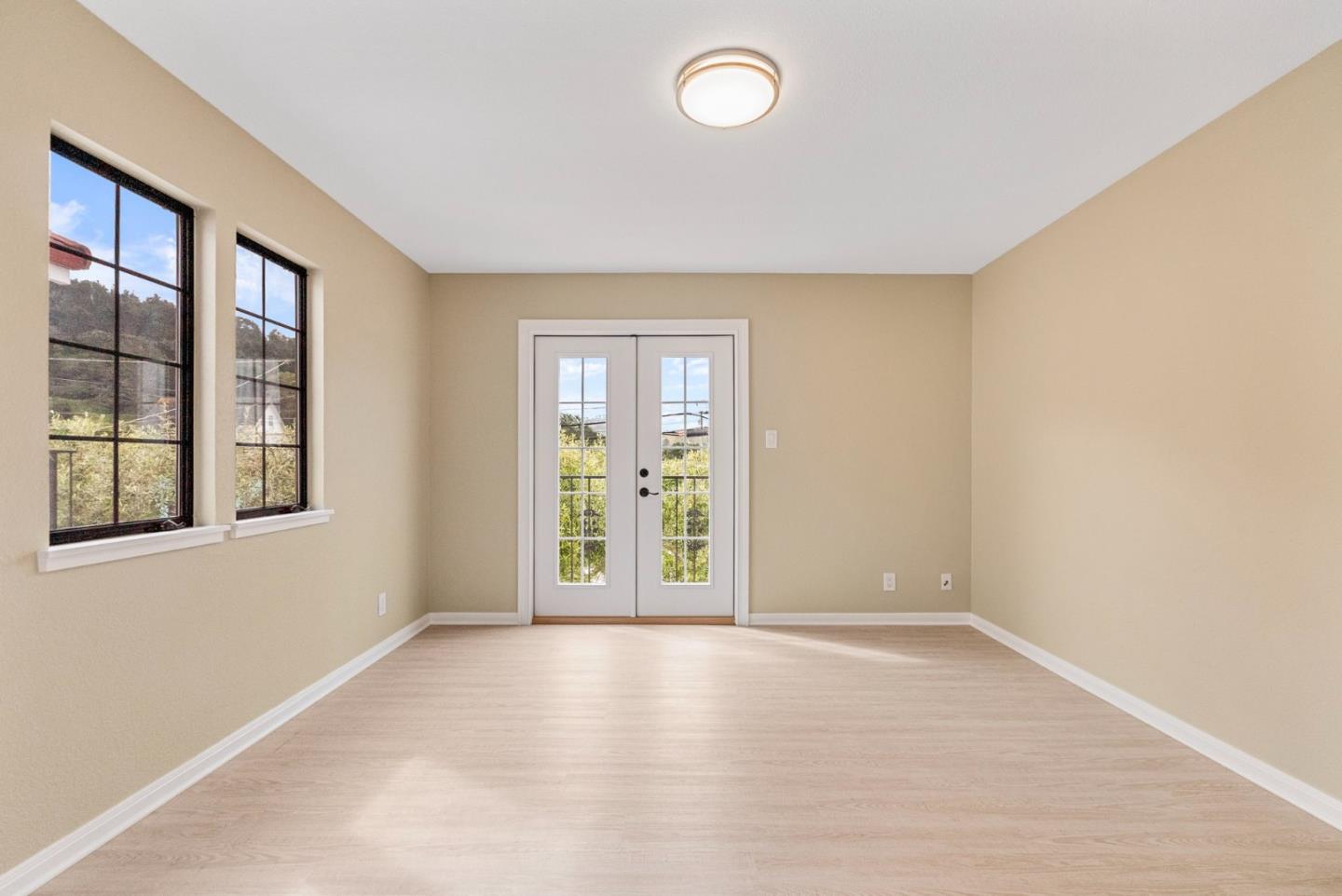 Detail Gallery Image 18 of 30 For 225 Moana Pl, Pacifica,  CA 94044 - 7 Beds | 3/2 Baths