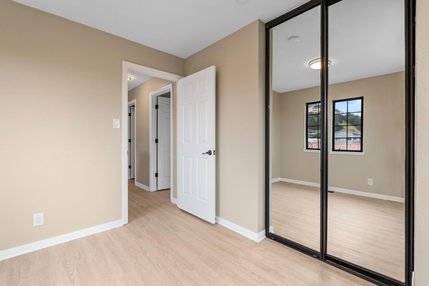 Detail Gallery Image 24 of 30 For 225 Moana Pl, Pacifica,  CA 94044 - 7 Beds | 3/2 Baths