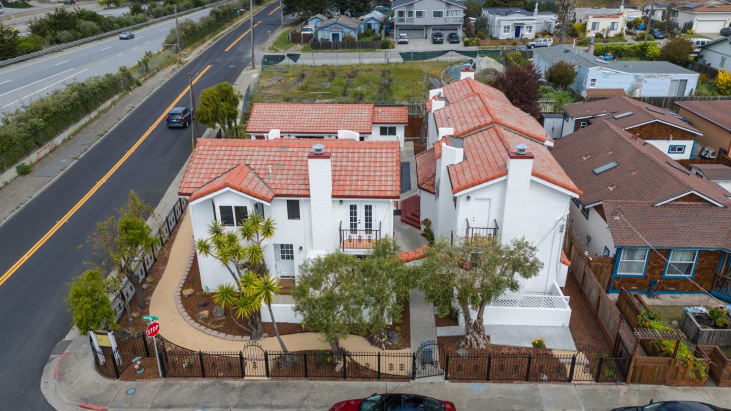 Detail Gallery Image 4 of 30 For 225 Moana Pl, Pacifica,  CA 94044 - 7 Beds | 3/2 Baths