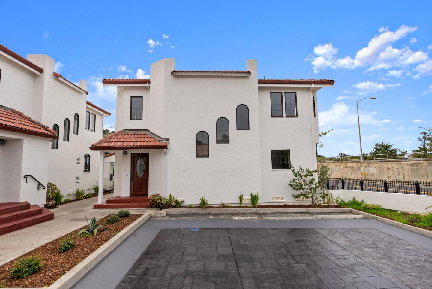 Detail Gallery Image 7 of 30 For 225 Moana Pl, Pacifica,  CA 94044 - 7 Beds | 3/2 Baths
