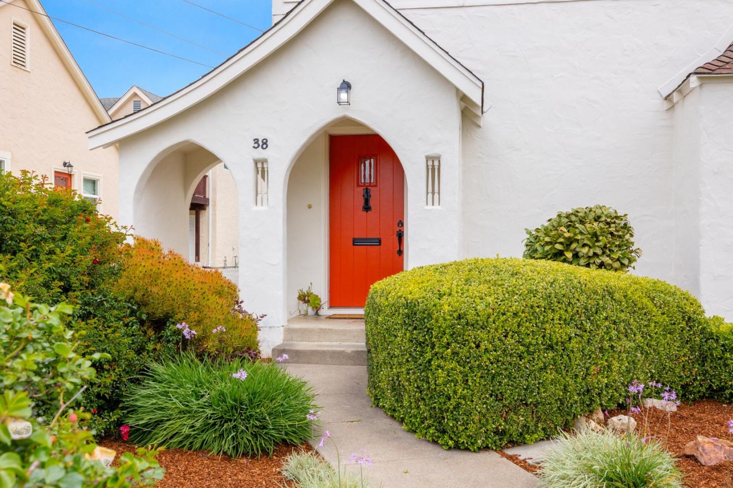 Detail Gallery Image 2 of 34 For 38 Roosevelt St, Watsonville,  CA 95076 - 2 Beds | 1/1 Baths