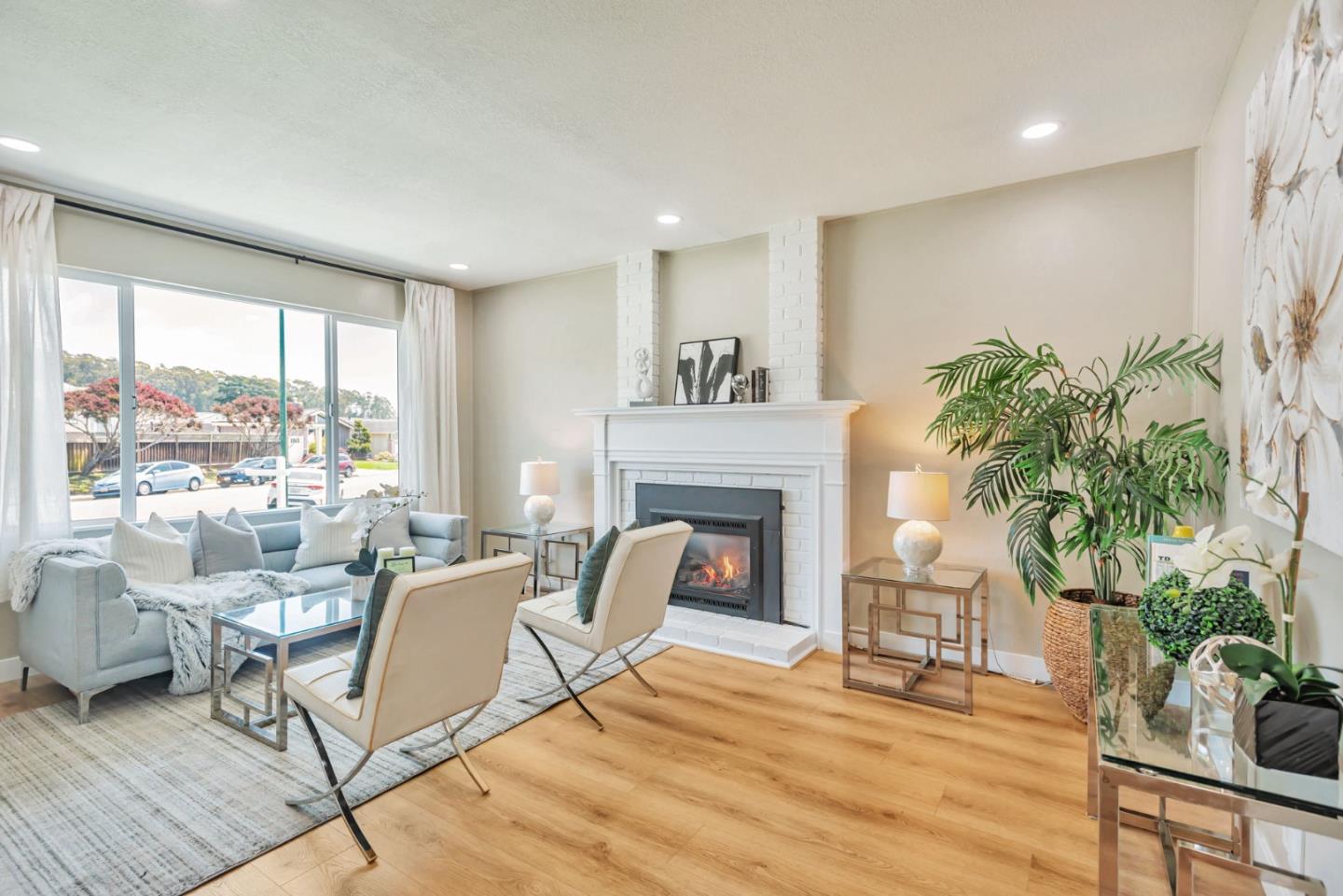 Detail Gallery Image 10 of 77 For 301 Shelter Cove Dr, El Granada,  CA 94019 - 3 Beds | 2 Baths