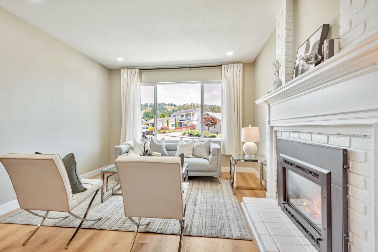 Detail Gallery Image 12 of 77 For 301 Shelter Cove Dr, El Granada,  CA 94019 - 3 Beds | 2 Baths