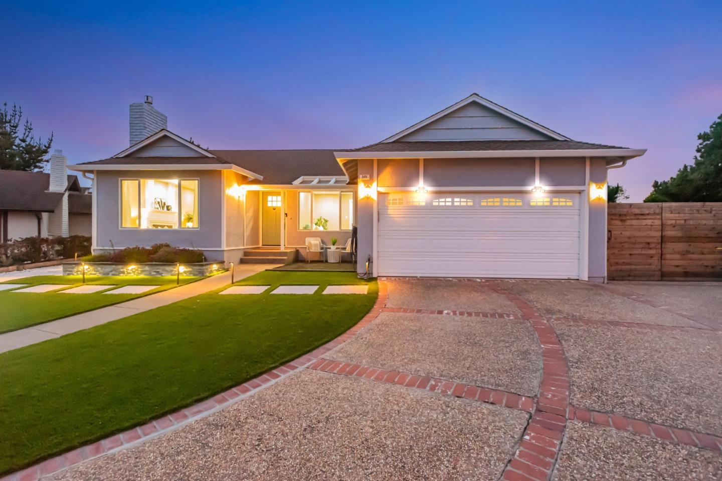 Detail Gallery Image 2 of 77 For 301 Shelter Cove Dr, El Granada,  CA 94019 - 3 Beds | 2 Baths