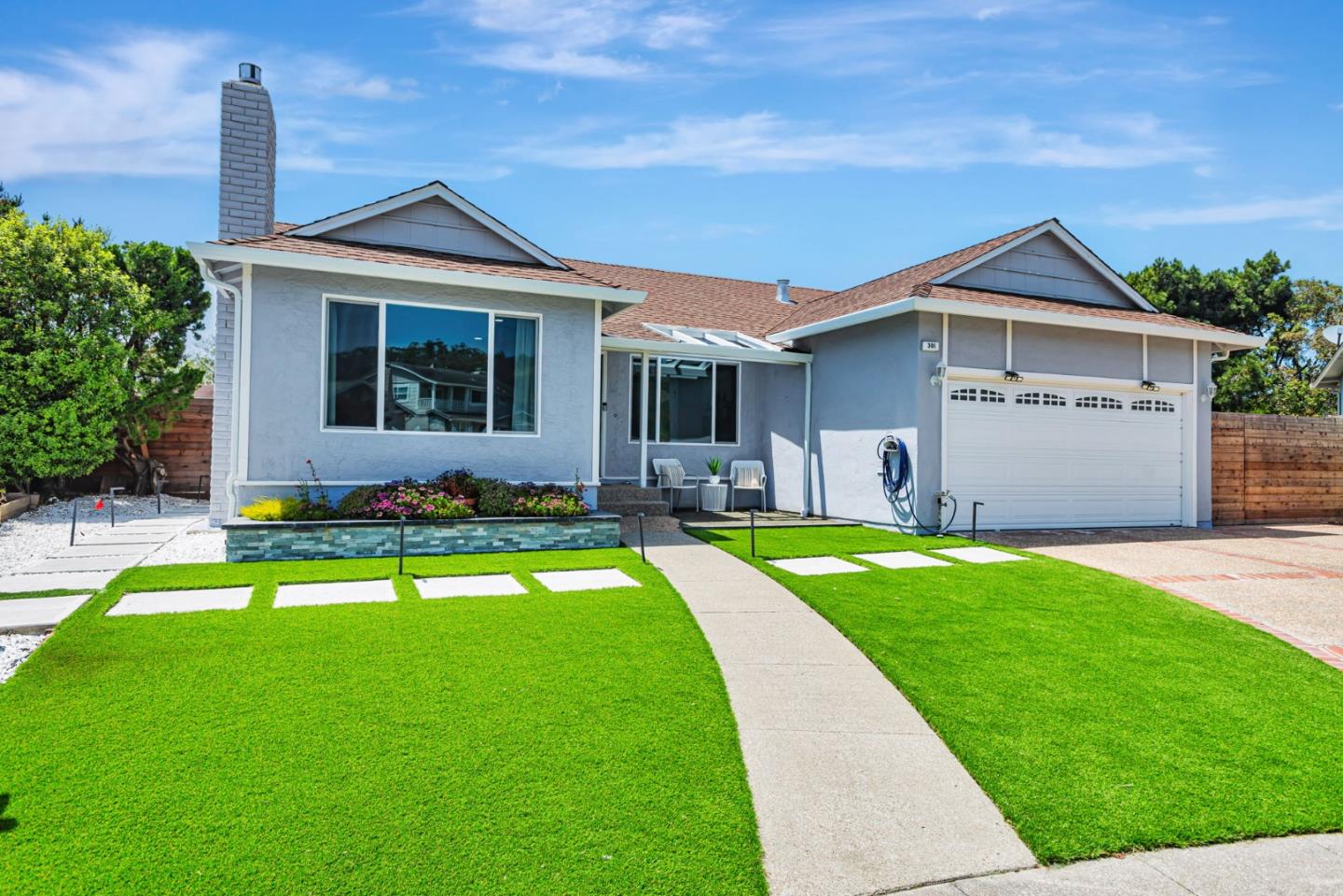 Detail Gallery Image 3 of 77 For 301 Shelter Cove Dr, El Granada,  CA 94019 - 3 Beds | 2 Baths