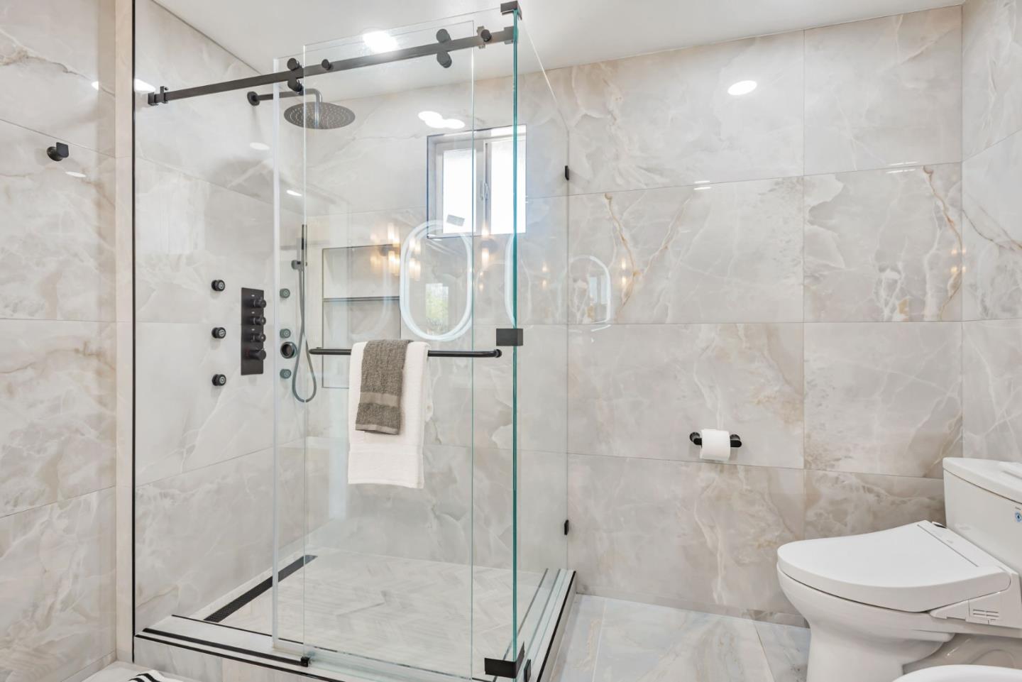 Detail Gallery Image 31 of 77 For 301 Shelter Cove Dr, El Granada,  CA 94019 - 3 Beds | 2 Baths