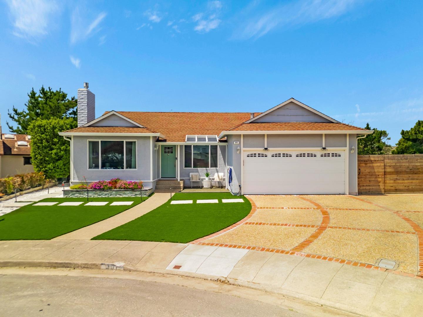 Detail Gallery Image 5 of 77 For 301 Shelter Cove Dr, El Granada,  CA 94019 - 3 Beds | 2 Baths